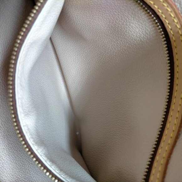 Authentic Louis Vuitton Bucket PM Monogram Tote Bag w/ Pouch - Picture 12 of 16